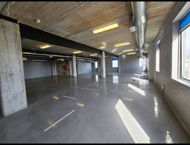 688M² OFFICE TO LET IN PAARDEN EILAND